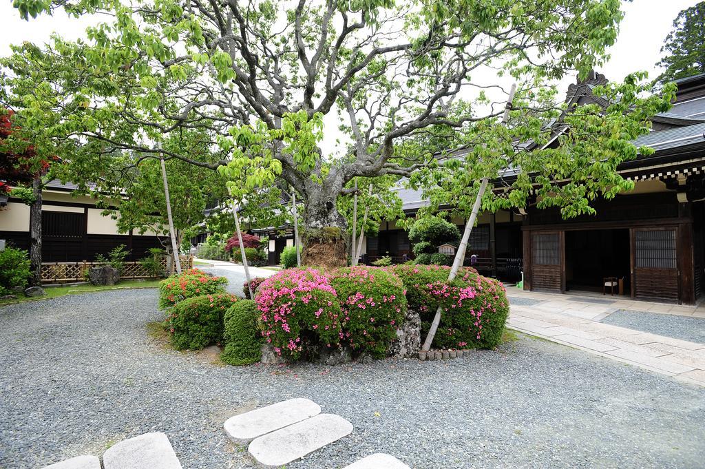 Отель Koyasan Shukubo Jokiin Экстерьер фото