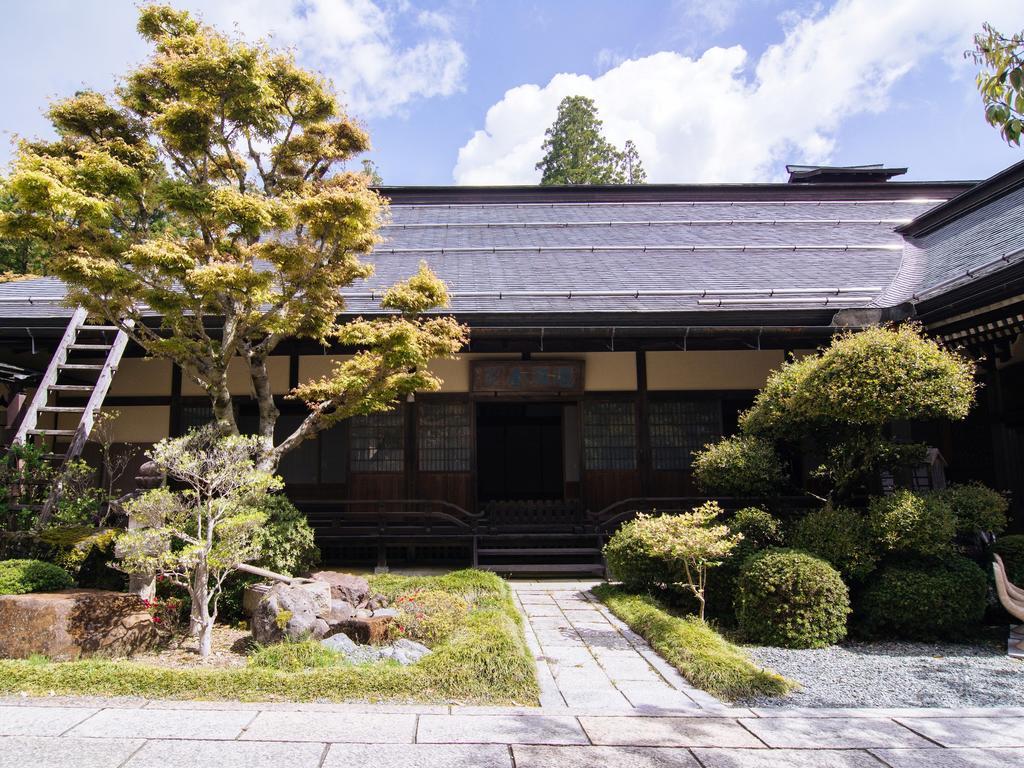 Отель Koyasan Shukubo Jokiin Экстерьер фото
